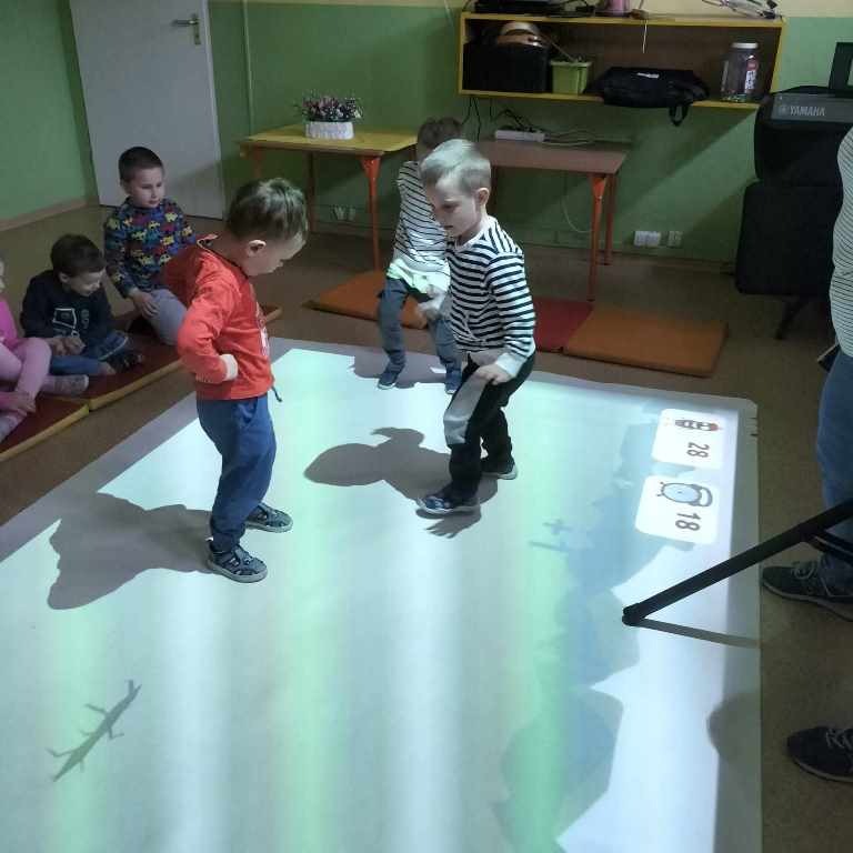 Zabawy z podłogą interaktywną w przedszkolu - Obrazek 4