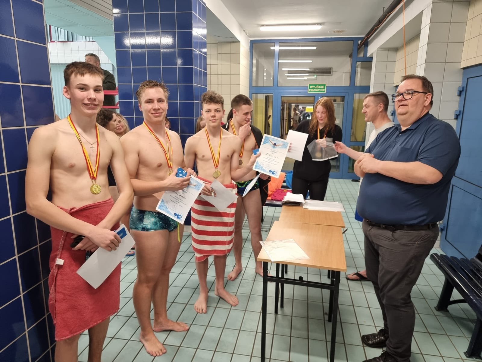 VII Międzyszkolne Mistrzostwa Zespołu Szkół Samochodowych i Licealnych nr 2 w pływaniu - Obrazek 6