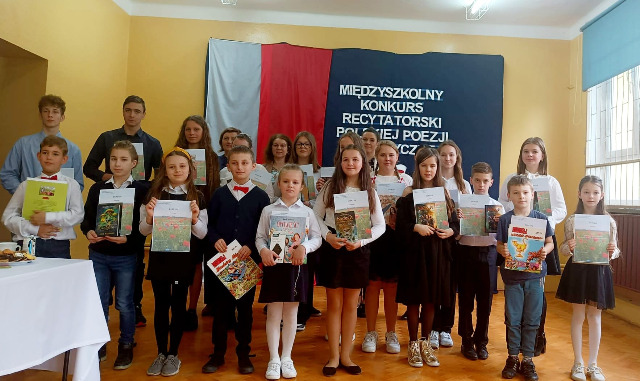 Sukcesy naszych uczniów w Międzyszkolnym Konkursie Recytatorkim Polskiej Poezji Patriotycznej - Obrazek 5