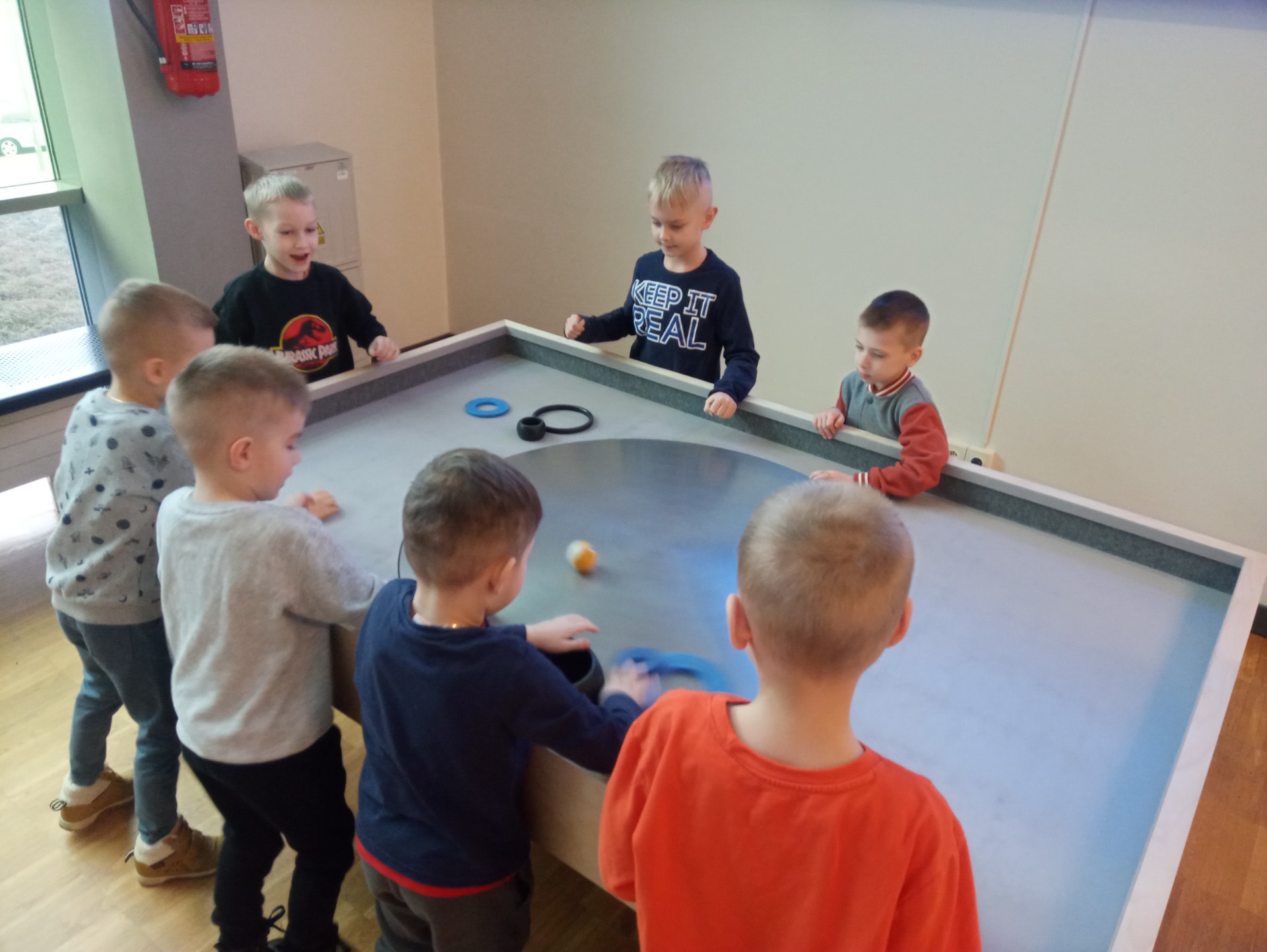 Dzieci z wizytą w Strefie Odkrywania, Wyobraźni i Aktywności w Akademii Nauk Stosowanych w Łomży - Obrazek 5