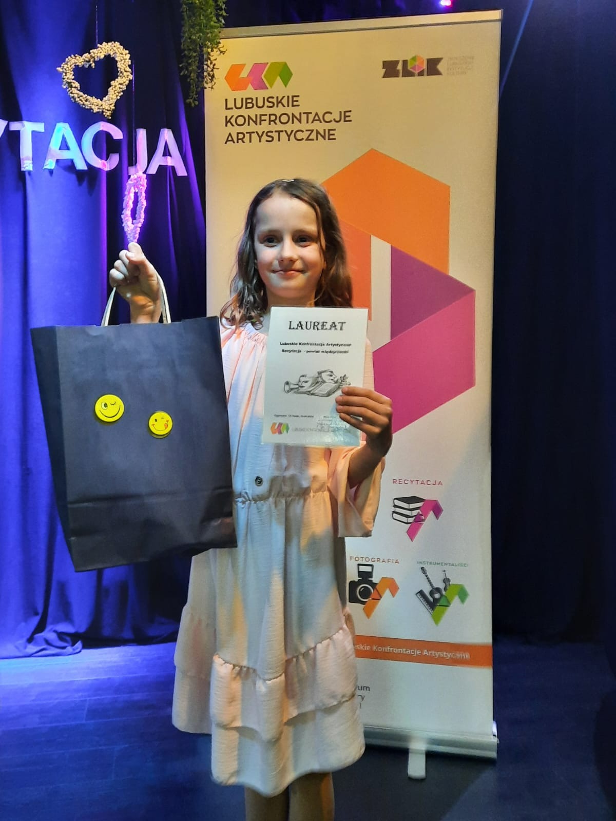 Alicja Ciesielczyk-Olanin  została laureatką Powiatowego Konkursu Recytatorskiego w kategorii klas I-III - Obrazek 2