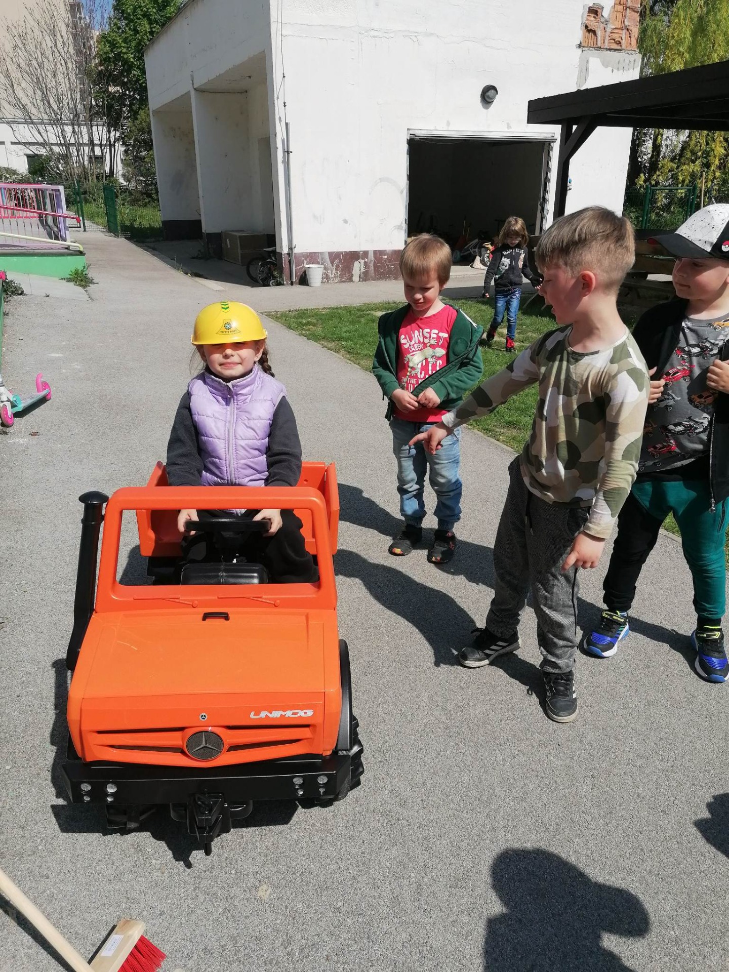 Vďaka zamestnaneckému grantovému projektu ZSE sme získali nové vozidlá na podporu pohybu detí na Vansovej. - Obrázok 4