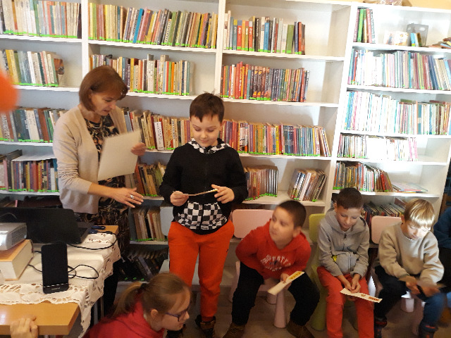 Wizyta uczniów klasy II A w Bibliotece Publicznej w Starym Wiśniczu z okazji 
,,Dnia Pluszowego Misia’’
