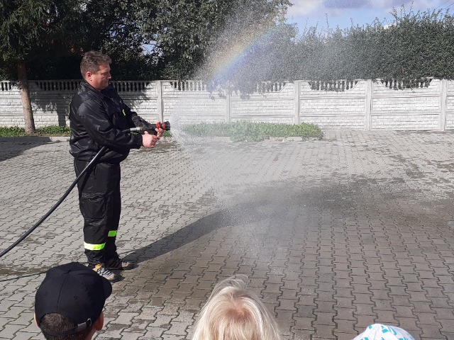Wizyta przedszkolaków w Ochotniczej Straży Pożarnej w Wierzchlesie - Obrazek 6