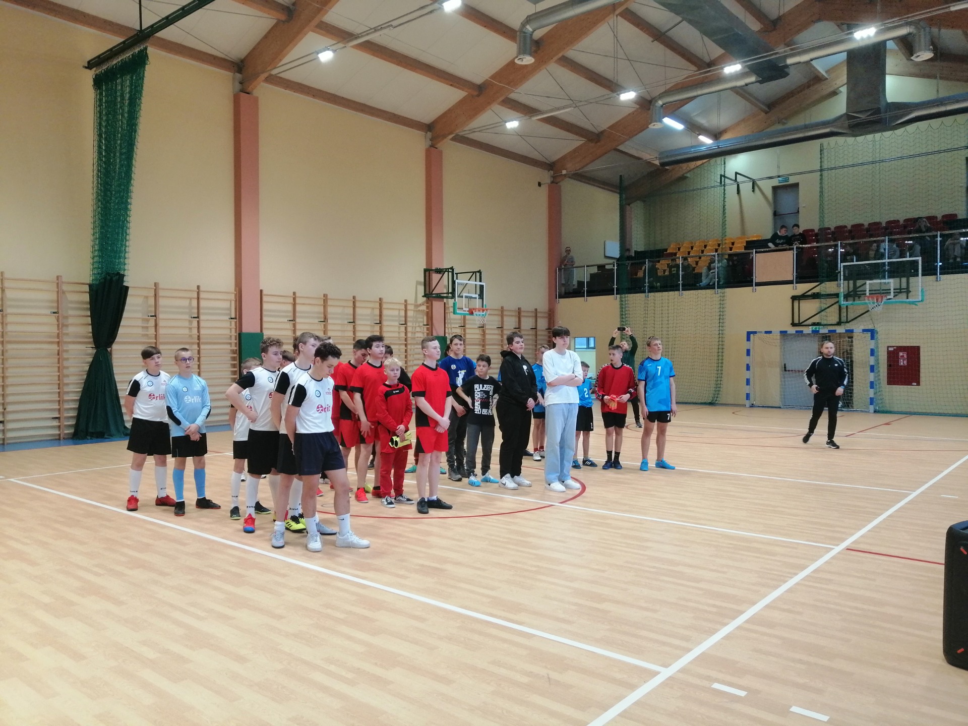 Drużyny bioroące udział w turnieju piłkarskim: SP Niziny, SP Tuczępy, SP Stopnica, SP Koniemłoty