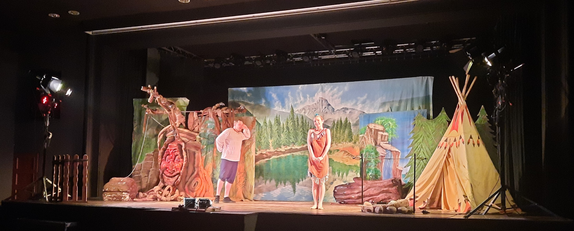 Przedstawienie teatralne pt: „Pocahontas” - Obrazek 5