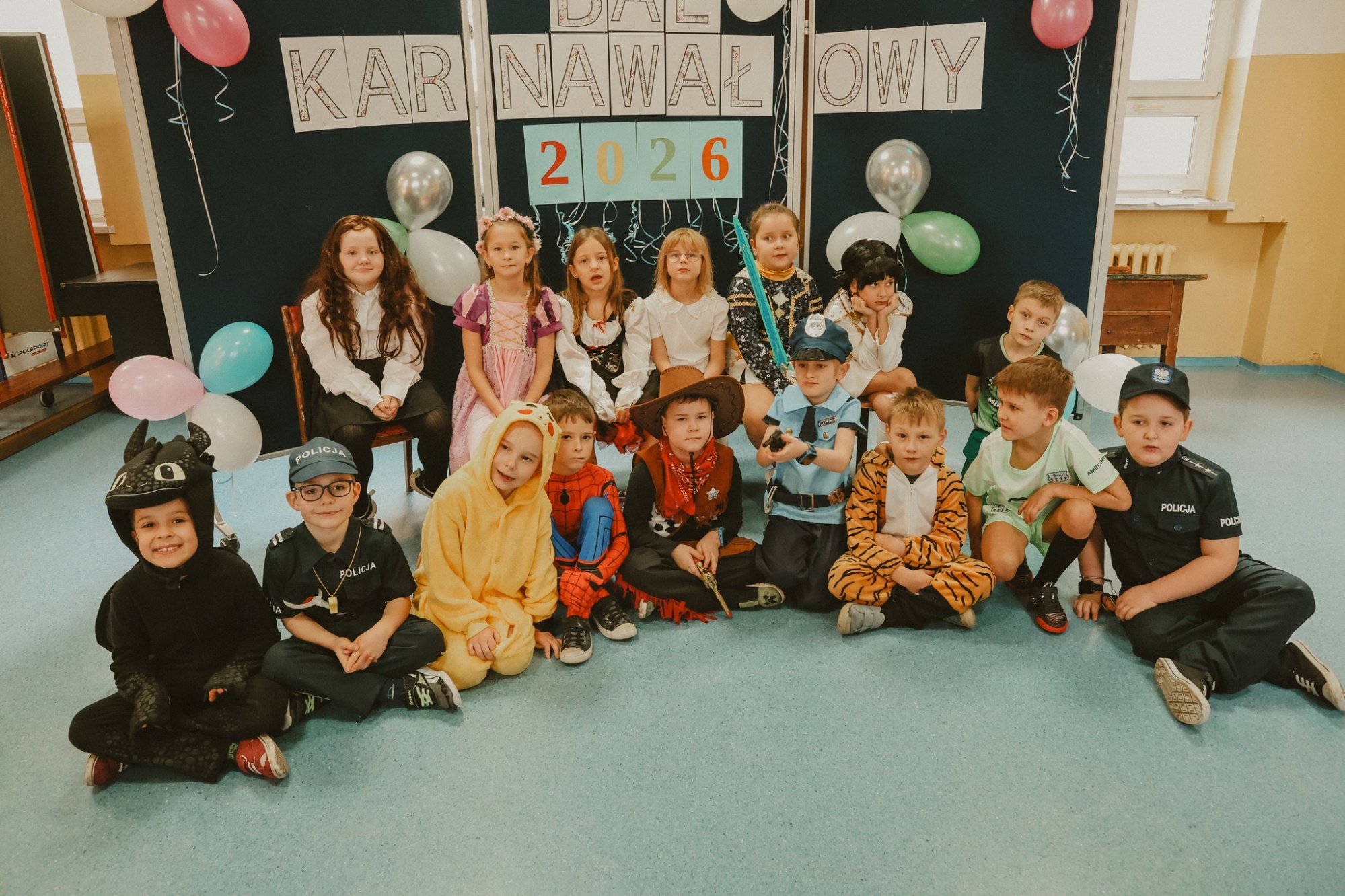 Zabawa karnawałowa w kl. 1-3 - Obrazek 2