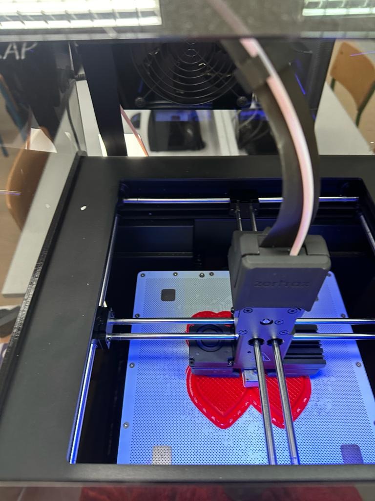 Drukowanie serc w drukarce 3D.