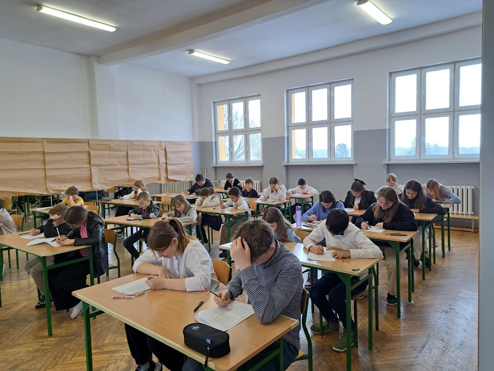 Uczniowie Szkoły Podstawowej Nr 2 im. Mikołaja Kopernika w Olecku podczas VIII edycja Powiatowego Konkursu "Sudoku lubię to"