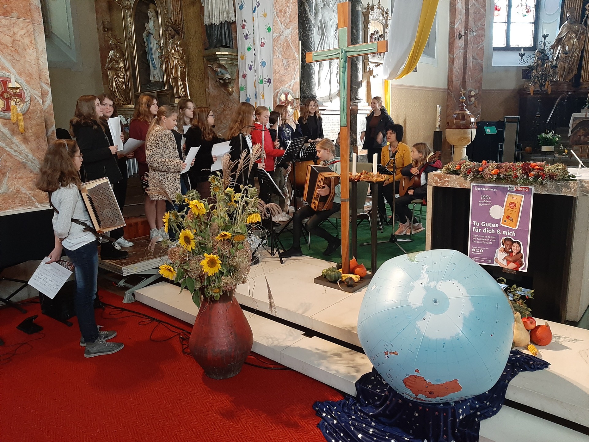 MS Ilz gestaltet Weltmissions-Sonntag in der Pfarrkirche Ilz - Bild 1