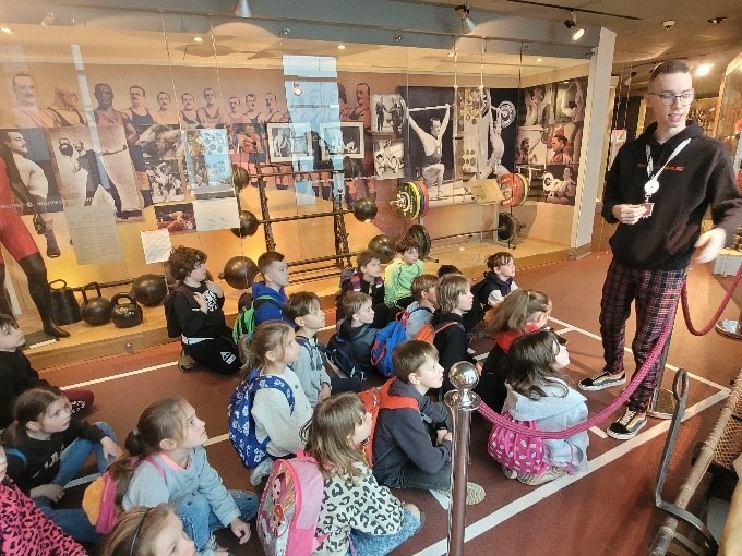 Aktywne zajęcia „Ja kibic” i zwiedzanie wystawy w Muzeum Sportu i Turystyki. 