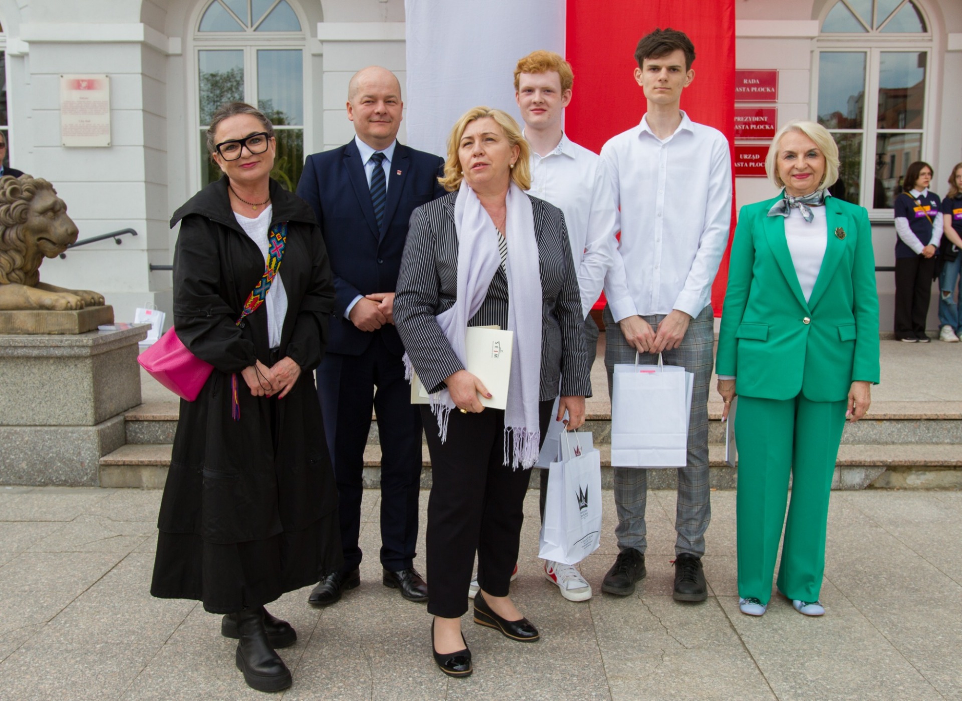 Na zdjęciu od lewej: Litosława Koper, Andrzej Nowakowski, Emilia Kiełbasiewicz, Szymon Kęsy, Bartosz Śmigielski i Elżbieta Gapińska