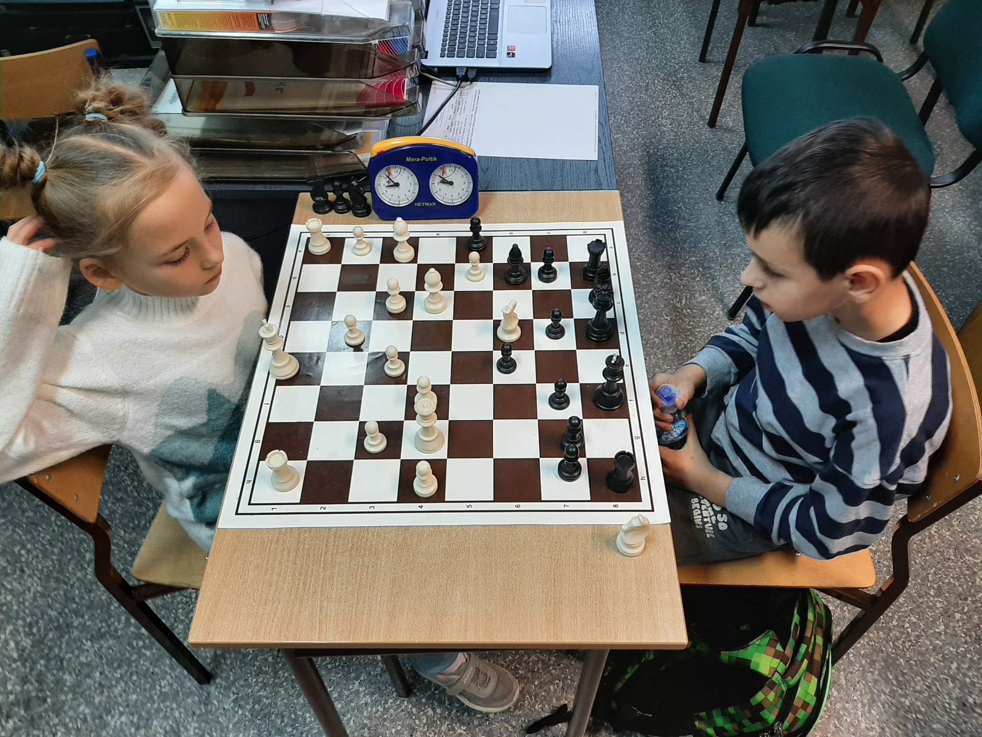III i IV Międzyszkolny Turniej Szachowy w Szachach Szybkich  w Przelewicach – „Jest szachowo!” - Obrazek 1