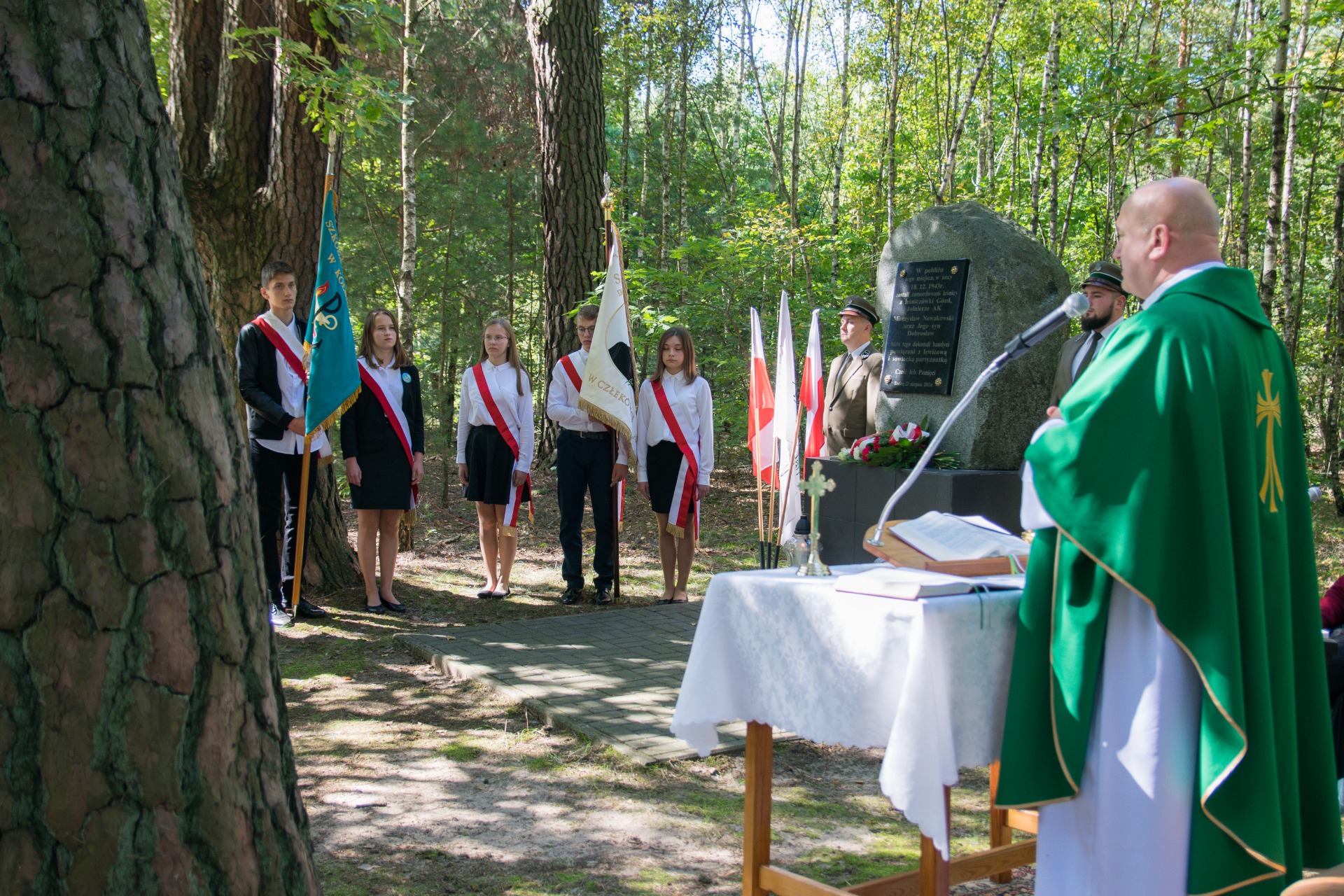 Uroczystość przy pomniku leśników Nowakowskich - Obrazek 3