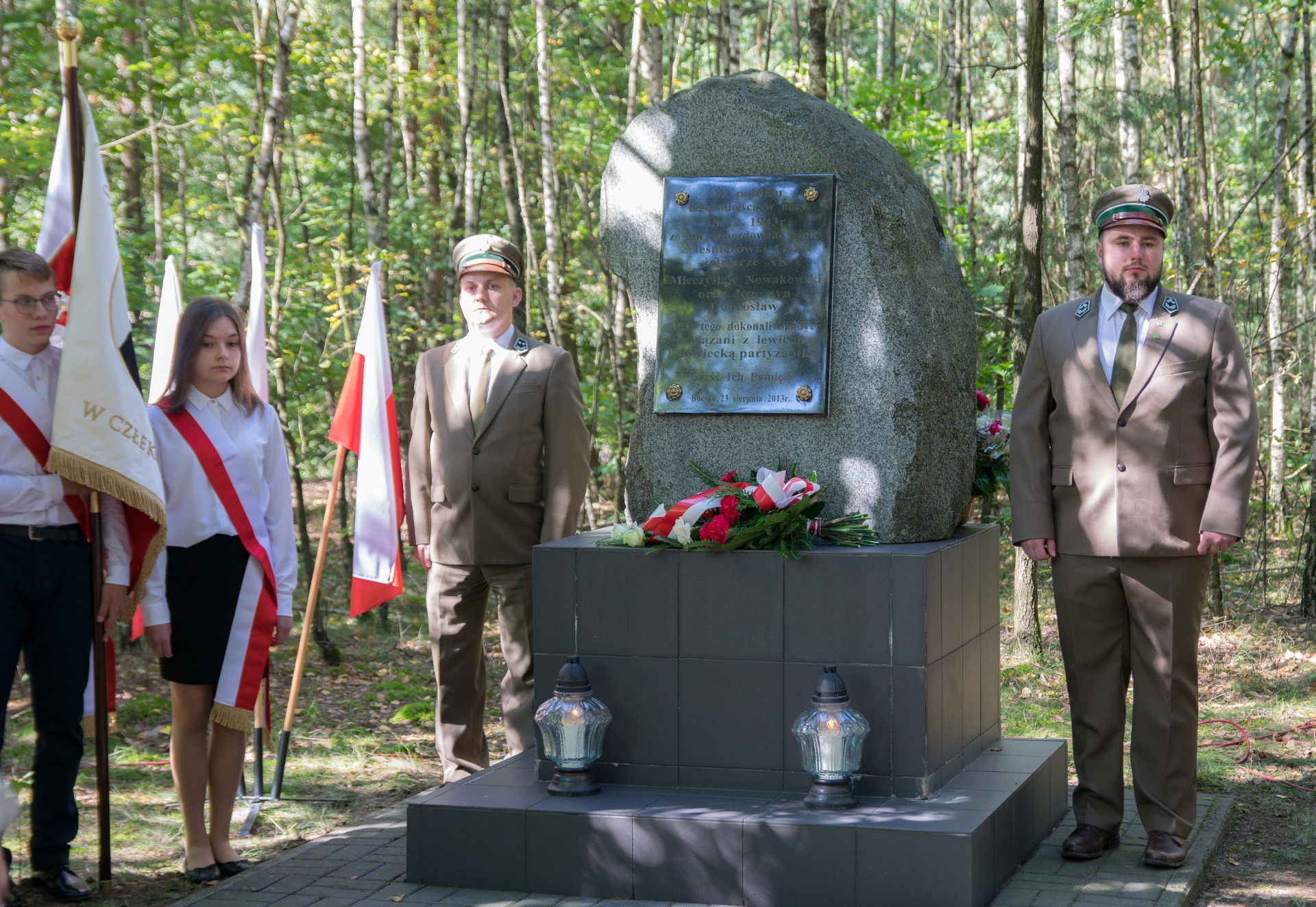 Uroczystość przy pomniku leśników Nowakowskich - Obrazek 2