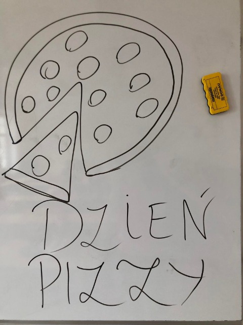 Rysunek pizzy na tablicy