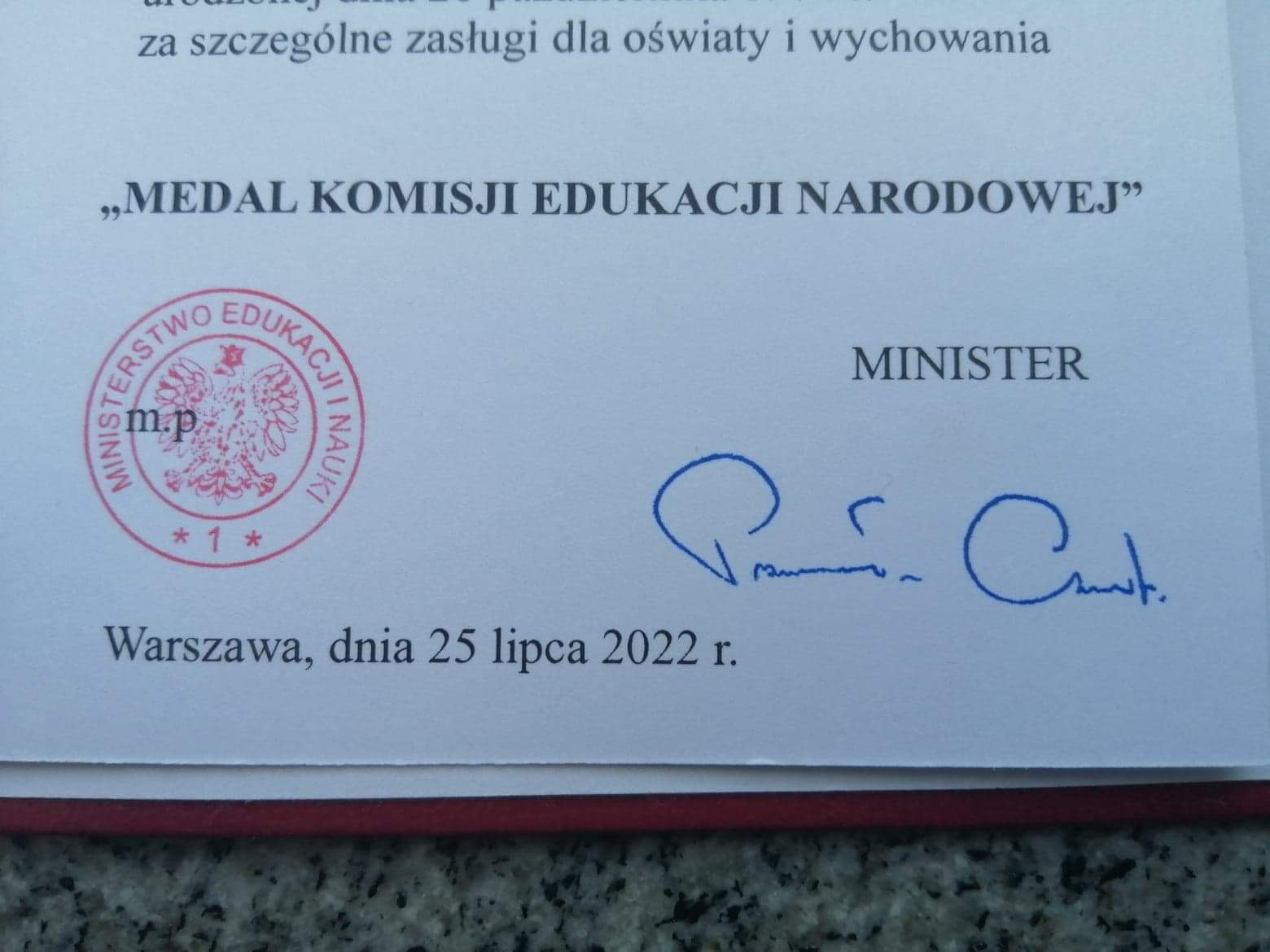 Medal Komisji Edukacji Narodowej dla Pani Dyrektor Anny Grzywacz - Obrazek 6