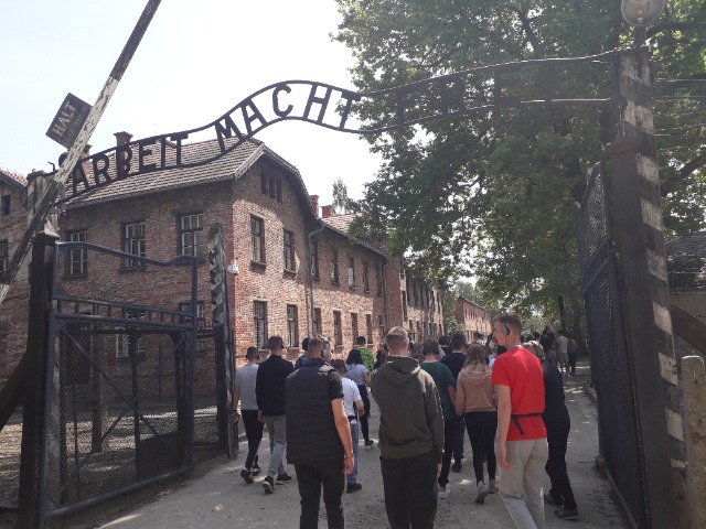 Wycieczka edukacyjna do Muzeum Auschwitz - Obrazek 1