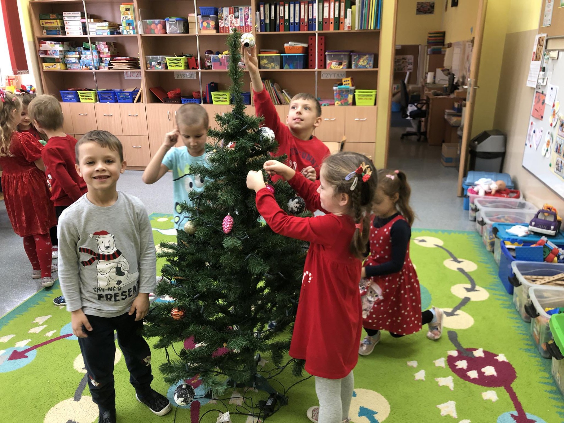 Przygotowania do wizyty Mikołaja w przedszkolu  - Obrazek 15