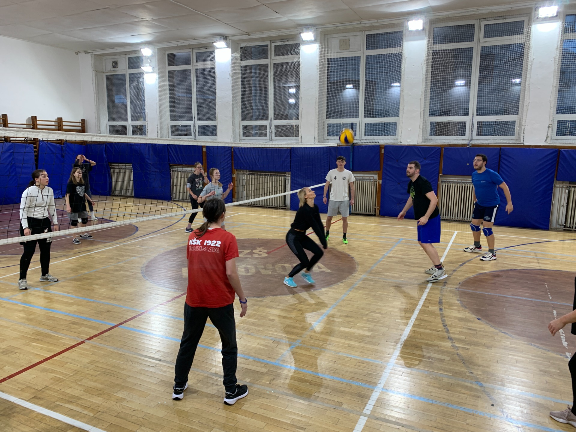 Volejbalový turnaj žiaci vs. učitelia 🏐 - Obrázok 5