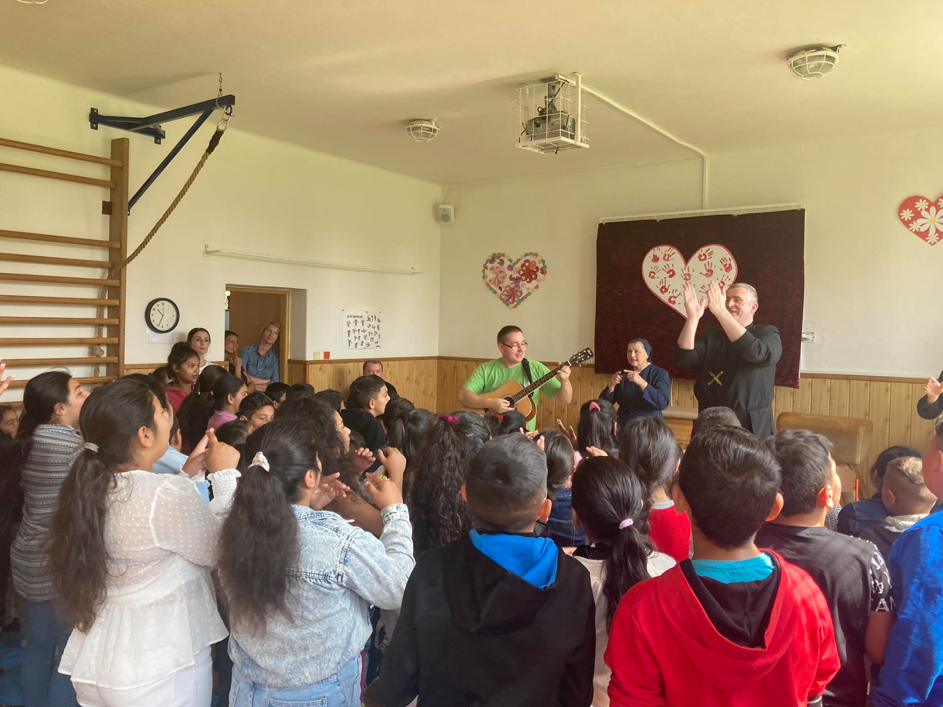 Našu školu navštívili misionári Rádu sv. Vincenta de Paul - Obrázok 1